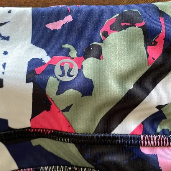 Lululemon shorts in multi color print size 6 - Picture 3 of 4